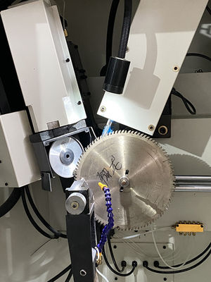 LDX-026A Servo alimentation complète CNC lame de scie circulaire avant et moulin à angle arrière