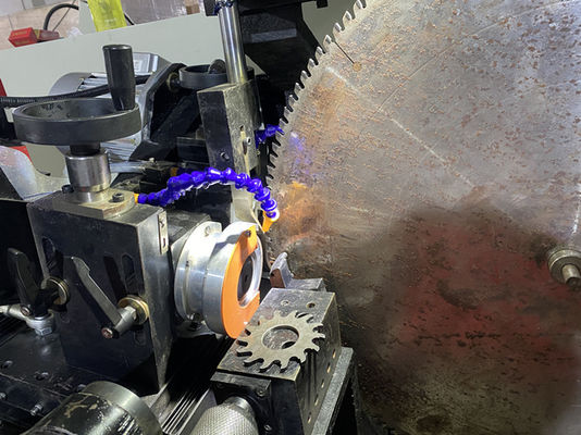 LDX-028A Servo CNC entièrement fermé machine de meulage à double face à tête de lame de scie circulaire