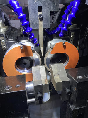 LDX-028A Grande lame de scie circulaire CNC à double tête de meulage à angle latéral